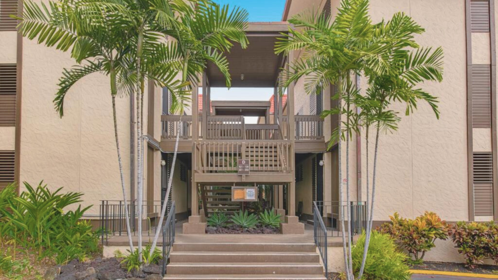 Kona Mansions Building