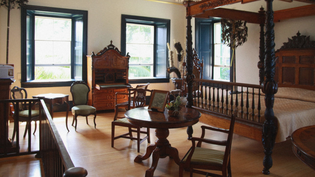 Places to visit in Kona: Huliee Palace