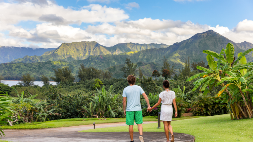 couple moving to hawaii
