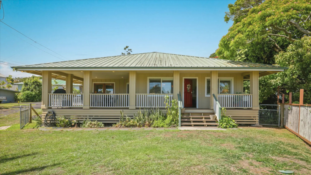 A Home in Honokaa Town